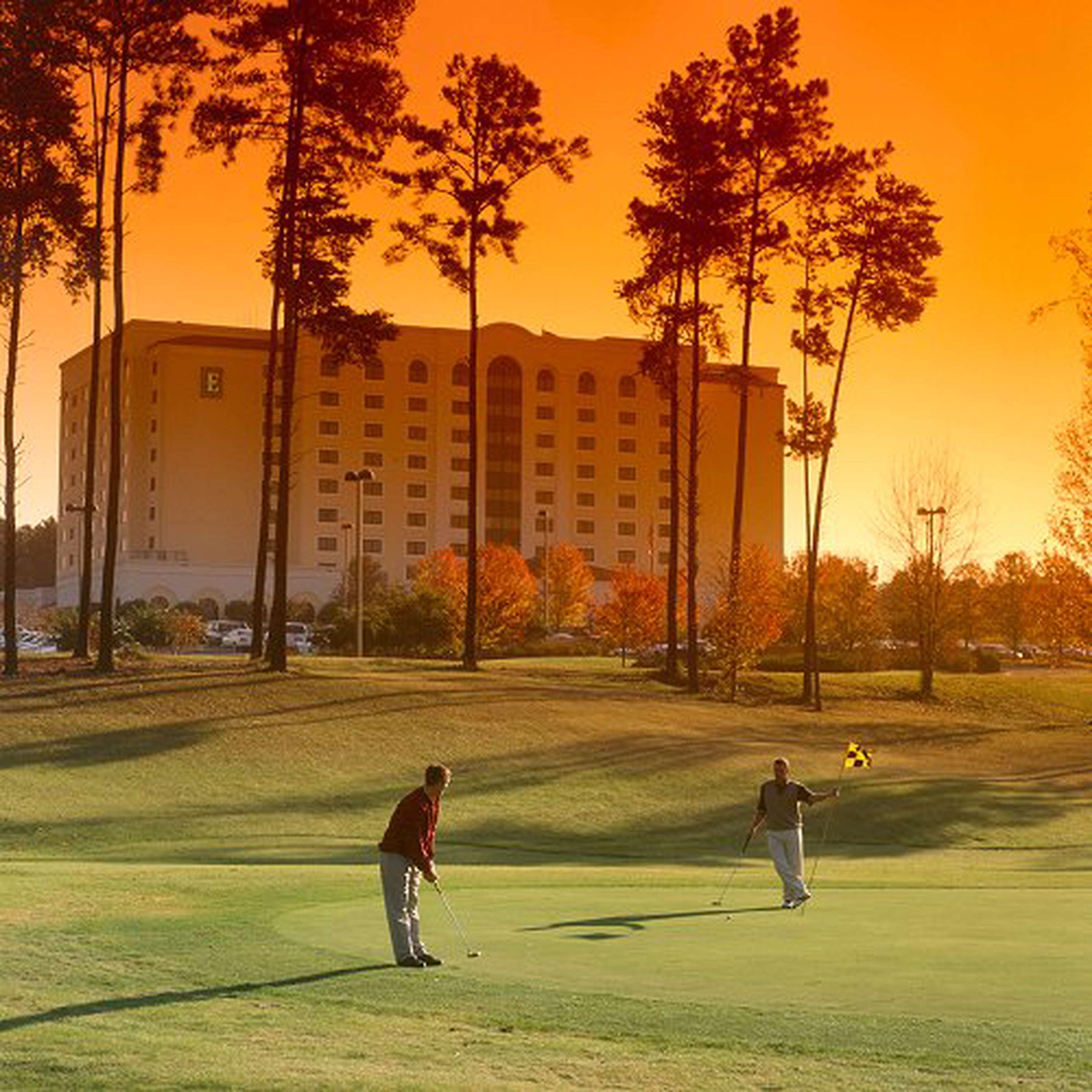 Embassy Suites Greenville Golf Resort & Conference Center Esterno foto