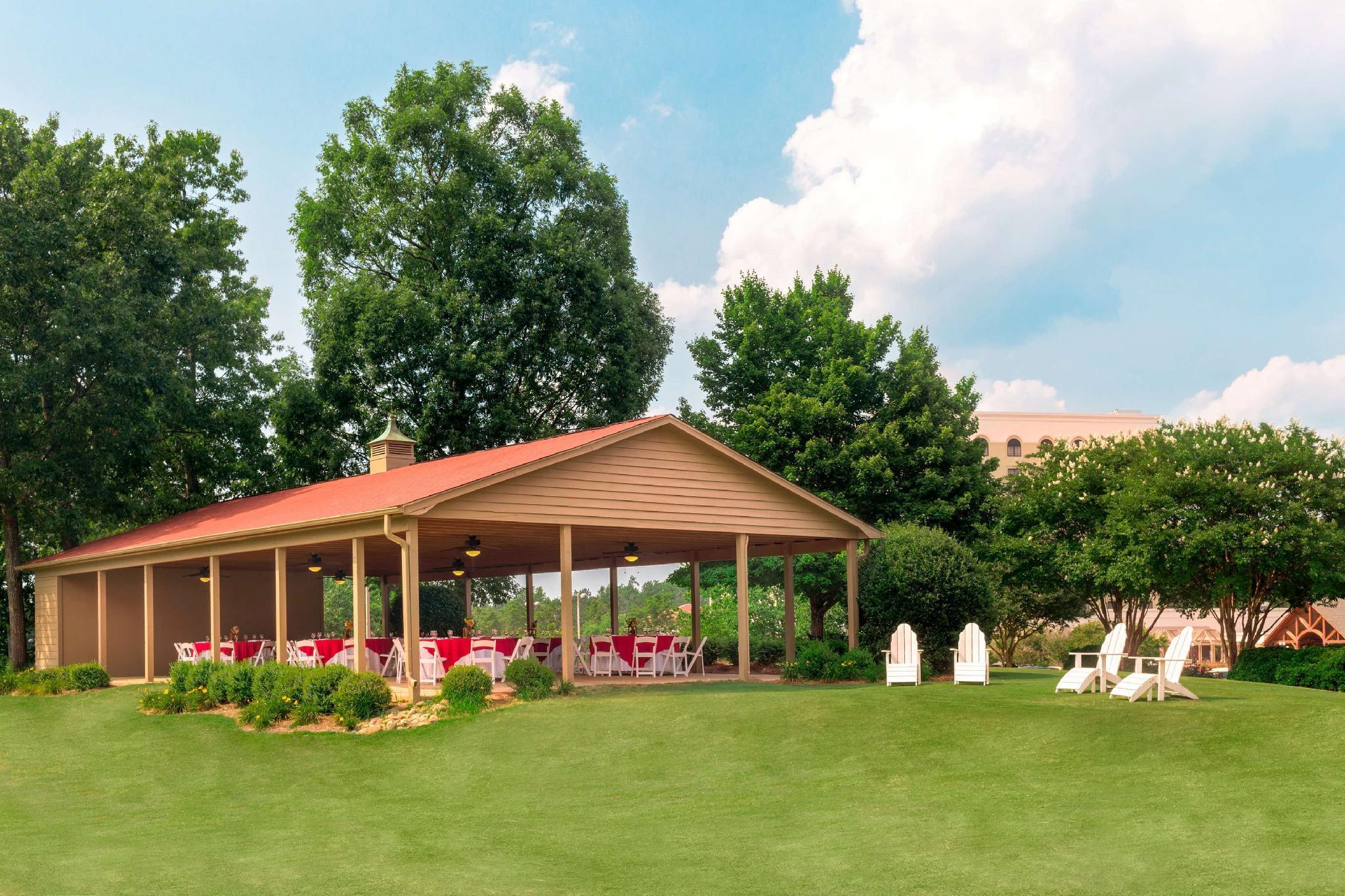 Embassy Suites Greenville Golf Resort & Conference Center Esterno foto