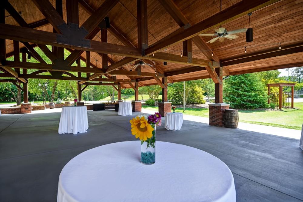 Embassy Suites Greenville Golf Resort & Conference Center Esterno foto