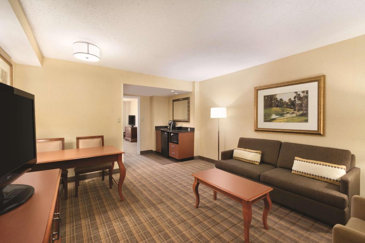 Embassy Suites Greenville Golf Resort & Conference Center Esterno foto