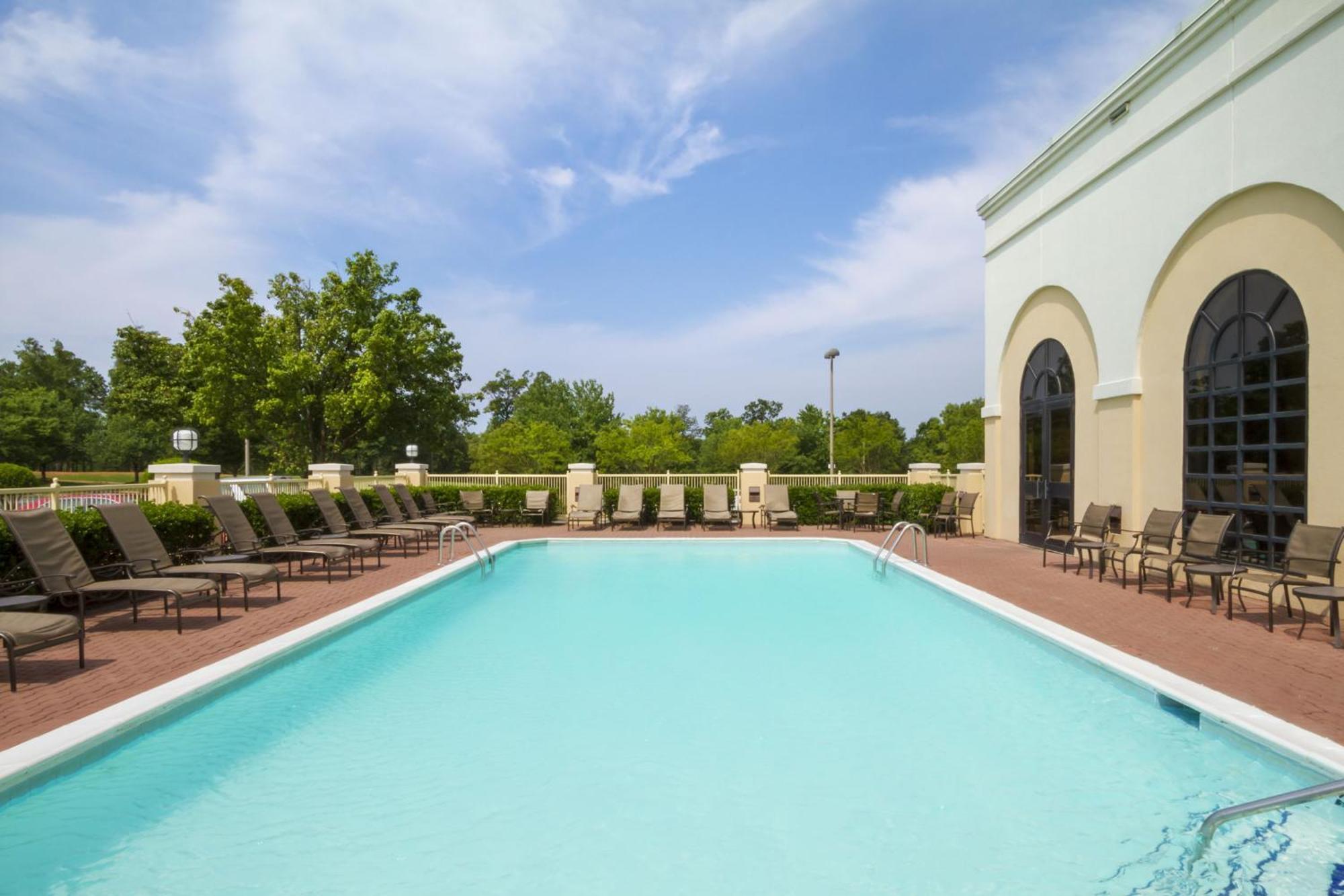 Embassy Suites Greenville Golf Resort & Conference Center Esterno foto
