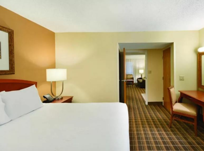 Embassy Suites Greenville Golf Resort & Conference Center Esterno foto