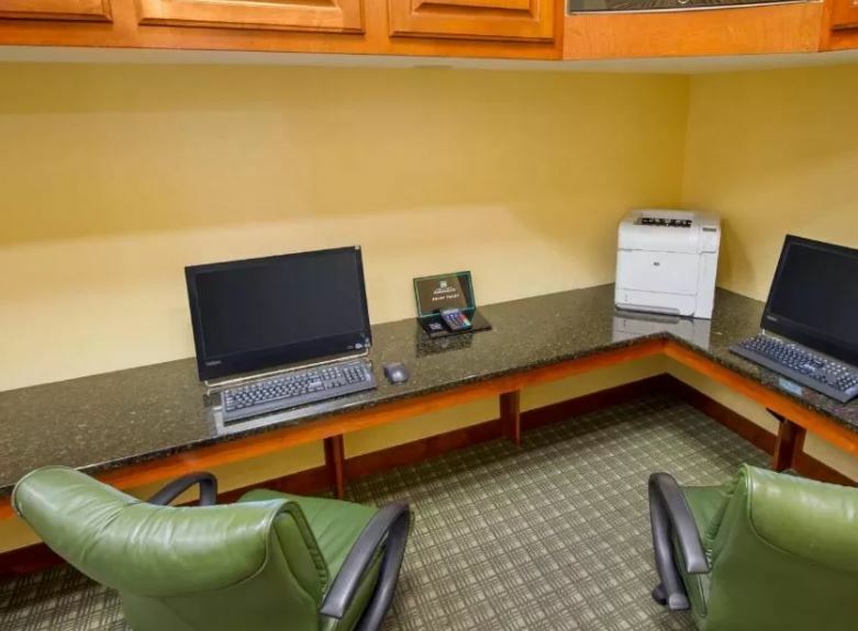 Embassy Suites Greenville Golf Resort & Conference Center Esterno foto